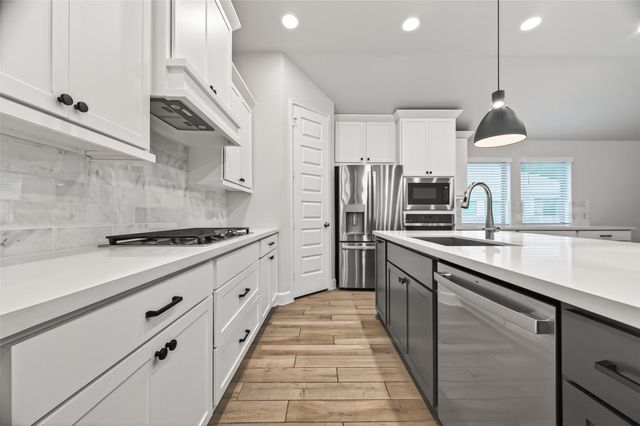 302 Sky Top Drive, Montgomery, TX 77316