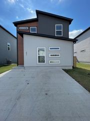 881 Massachusetts Avenue, Bentonville, AR 72713