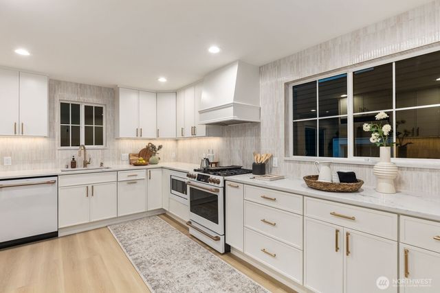 306 NW 45th Street, Seattle, WA 98107