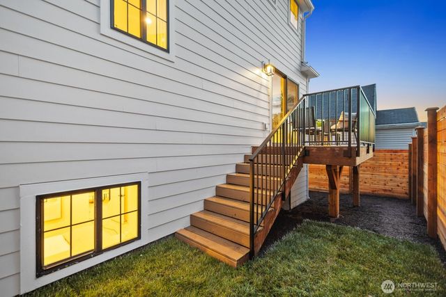 306 NW 45th Street, Seattle, WA 98107