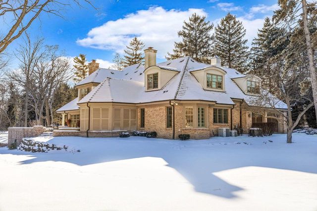 8590 N Green Bay COURT, River Hills, WI 53217