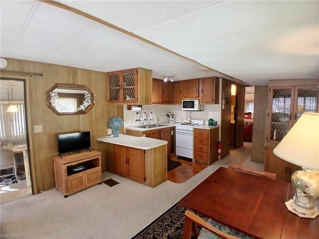 18 Fountain View BLVD, North Fort Myers, FL 33903