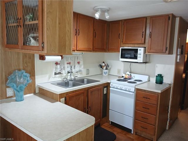 18 Fountain View BLVD, North Fort Myers, FL 33903