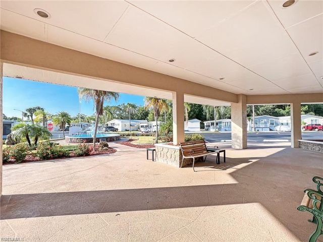 18 Fountain View BLVD, North Fort Myers, FL 33903