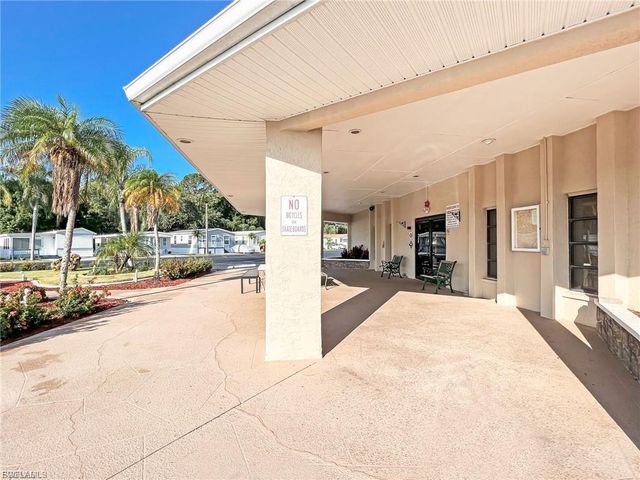 18 Fountain View BLVD, North Fort Myers, FL 33903