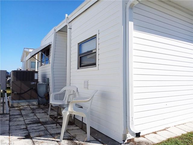 18 Fountain View BLVD, North Fort Myers, FL 33903