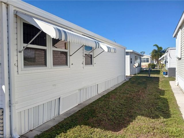 18 Fountain View BLVD, North Fort Myers, FL 33903