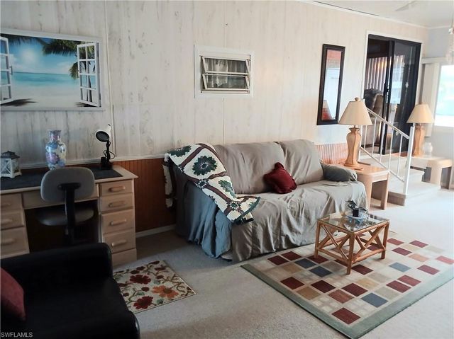 18 Fountain View BLVD, North Fort Myers, FL 33903