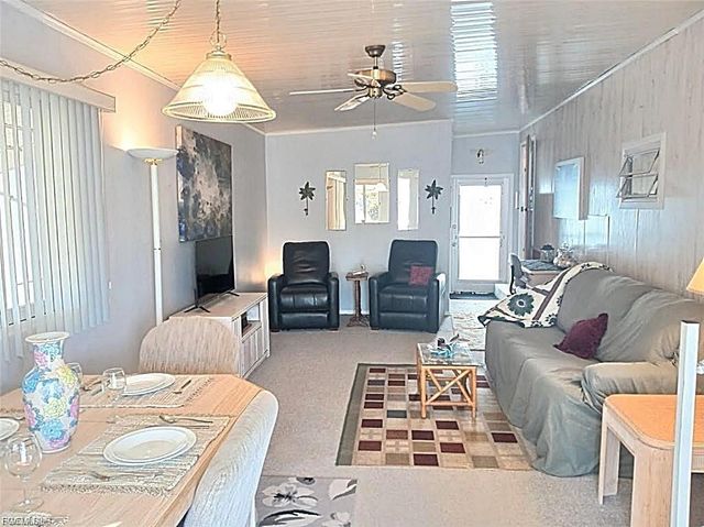 18 Fountain View BLVD, North Fort Myers, FL 33903