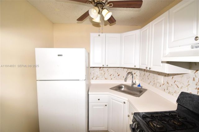 130 NE 202nd Ter S21, Miami Gardens, FL 33179