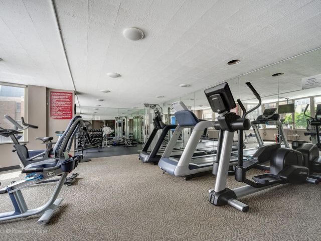 525 W Hawthorne Place 2207, Chicago, IL 60657