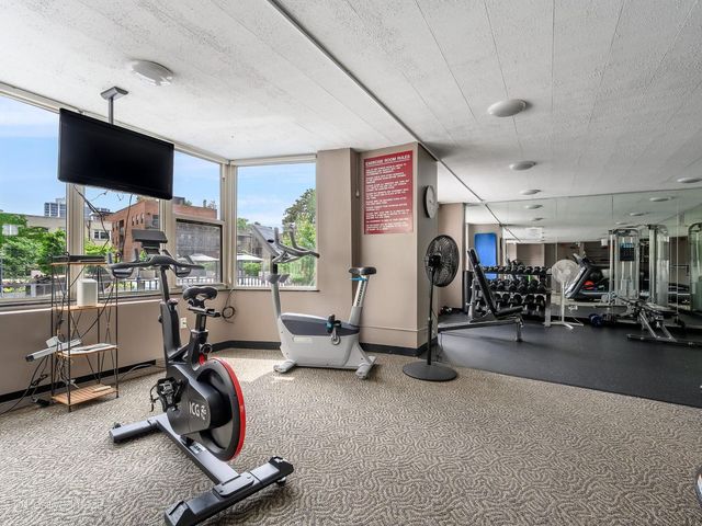 525 W Hawthorne Place 2207, Chicago, IL 60657