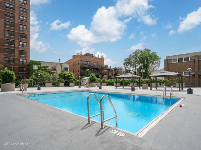 525 W Hawthorne Place 2207, Chicago, IL 60657