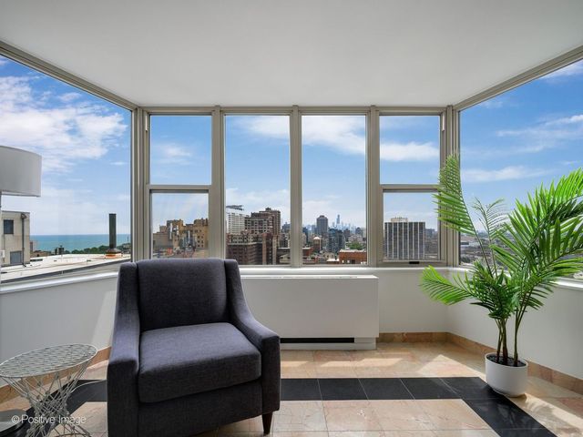 525 W Hawthorne Place 2207, Chicago, IL 60657