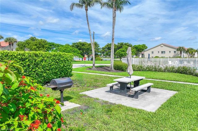 7784 Emerald Cir Apt 203, Naples, FL 34109