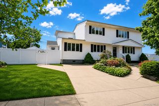 25 Whitetail Lane, Commack, NY 11725