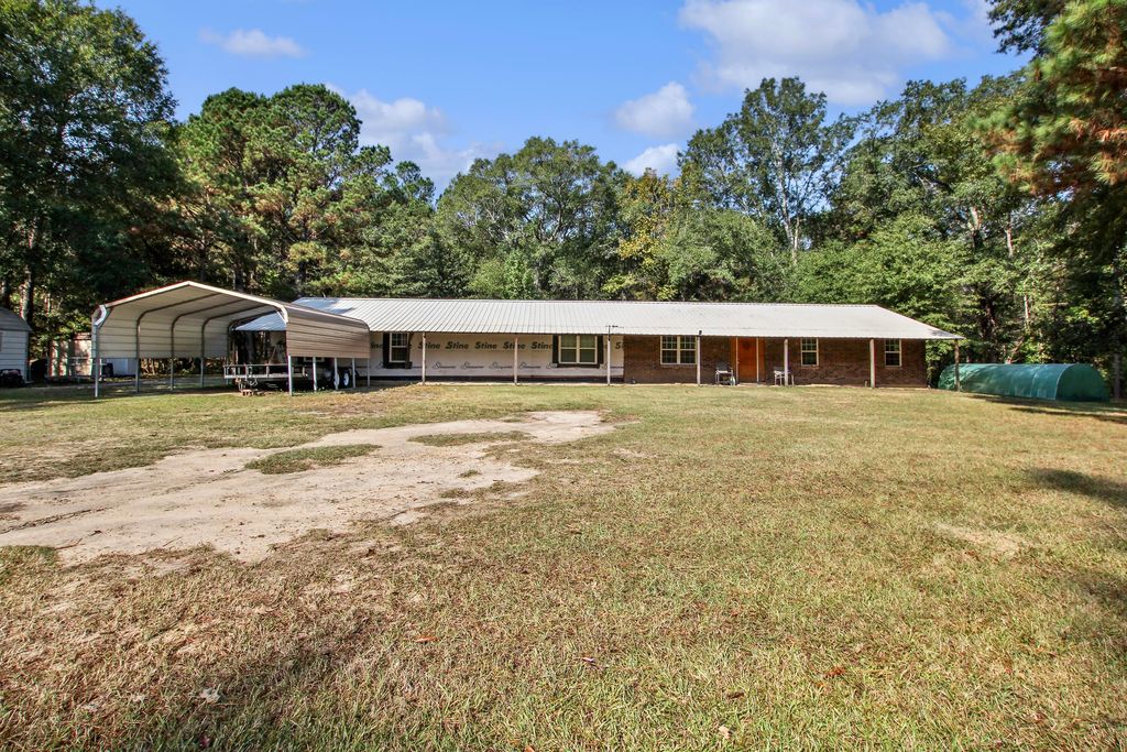 2599 E Hawthorne Rd, Leesville, LA 71446