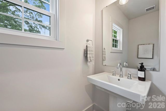 201 Coxe Avenue, Charlotte, NC 28208