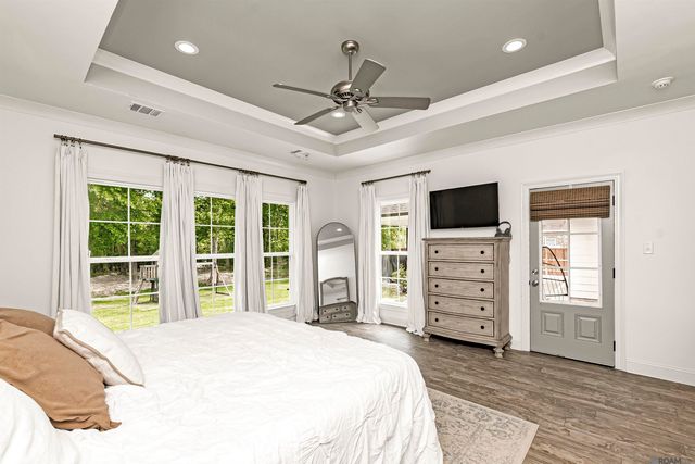 8823 Round Oak Dr, Baton Rouge, LA 70817