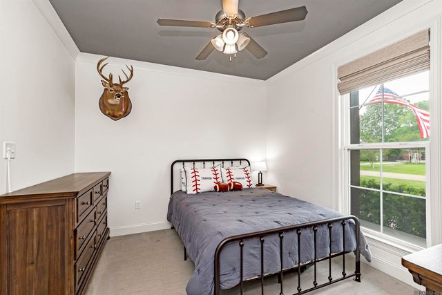 8823 Round Oak Dr, Baton Rouge, LA 70817