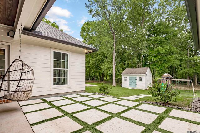 8823 Round Oak Dr, Baton Rouge, LA 70817