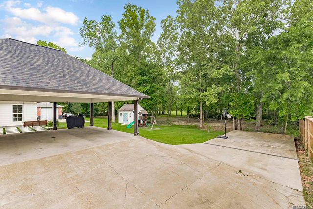 8823 Round Oak Dr, Baton Rouge, LA 70817