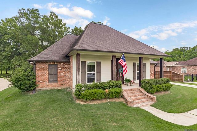 8823 Round Oak Dr, Baton Rouge, LA 70817