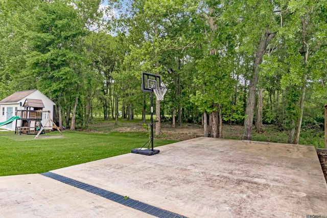 8823 Round Oak Dr, Baton Rouge, LA 70817
