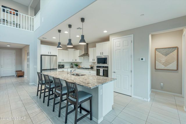 8070 S Expedition Drive, Tucson, AZ 85747