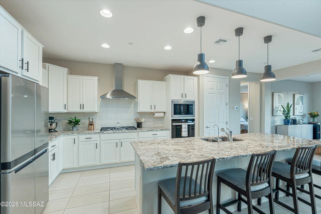 8070 S Expedition Drive, Tucson, AZ 85747