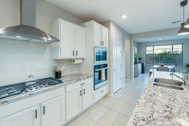 8070 S Expedition Drive, Tucson, AZ 85747