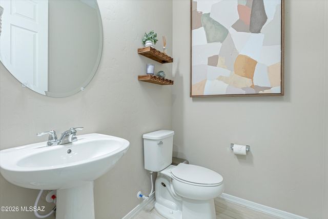 8070 S Expedition Drive, Tucson, AZ 85747