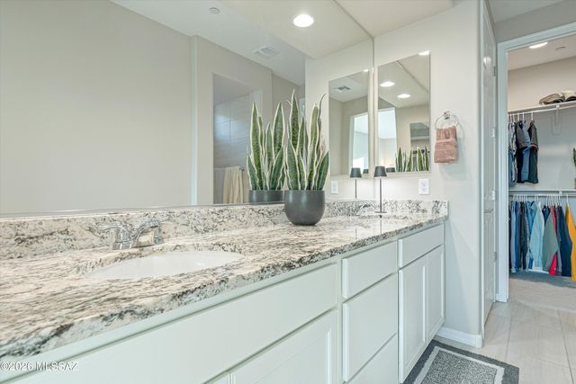 8070 S Expedition Drive, Tucson, AZ 85747