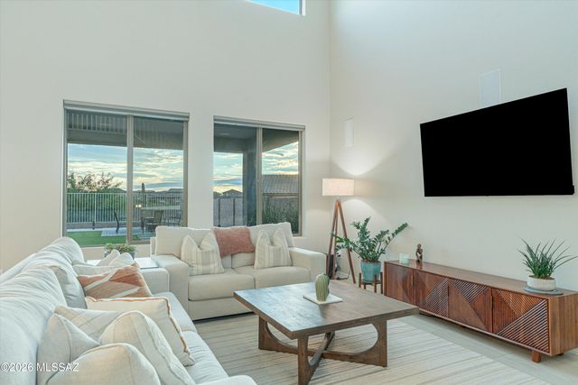 8070 S Expedition Drive, Tucson, AZ 85747