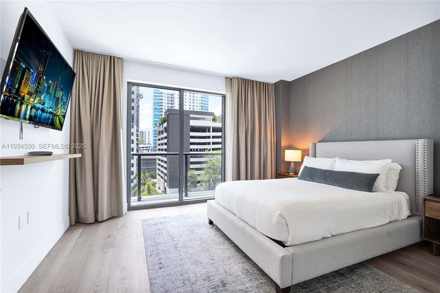 229 SW 9th St 504, Miami, FL 33130