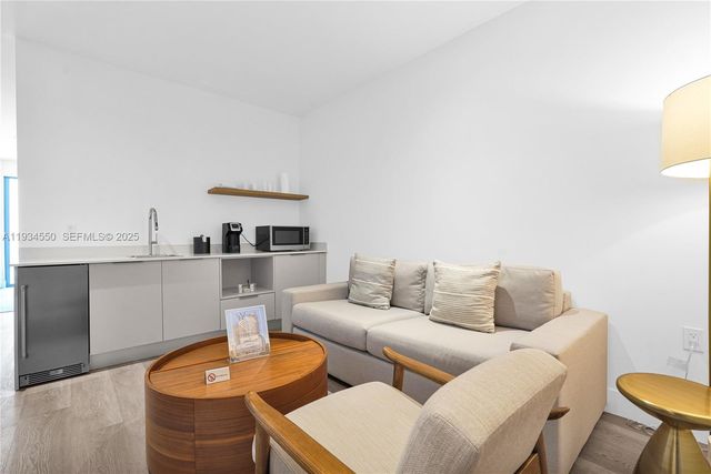 229 SW 9th St 504, Miami, FL 33130