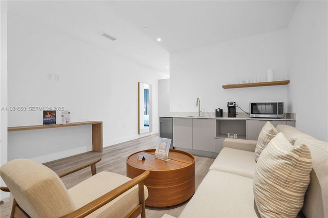 229 SW 9th St 504, Miami, FL 33130