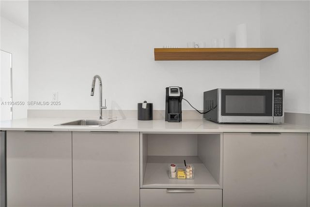 229 SW 9th St 504, Miami, FL 33130