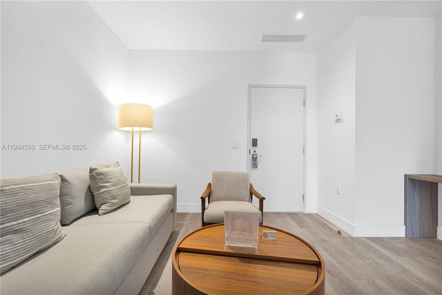 229 SW 9th St 504, Miami, FL 33130