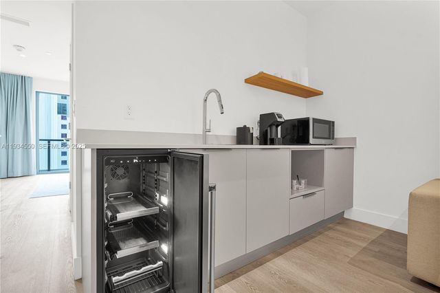 229 SW 9th St 504, Miami, FL 33130