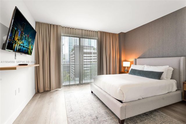 229 SW 9th St 504, Miami, FL 33130