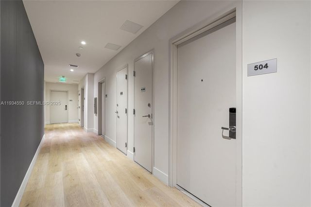 229 SW 9th St 504, Miami, FL 33130