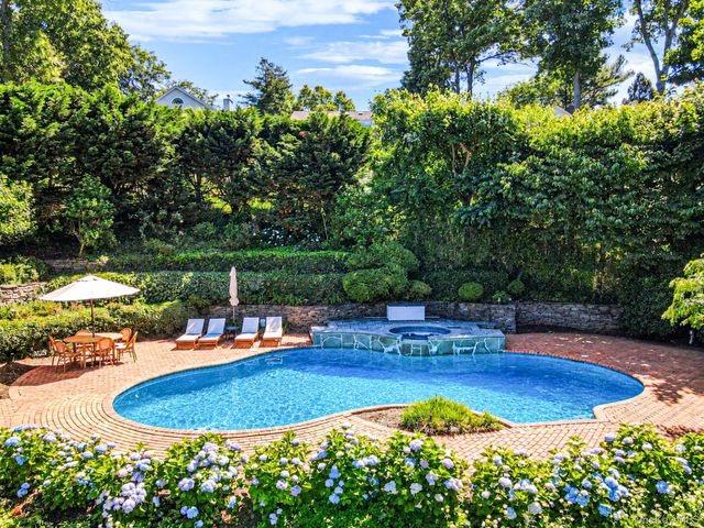 88 E Shore Road, Huntington, NY 11743