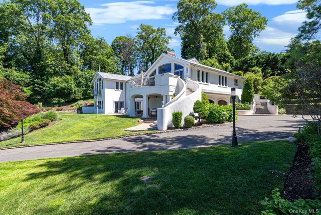 88 E Shore Road, Huntington, NY 11743