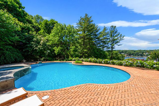 88 E Shore Road, Huntington, NY 11743