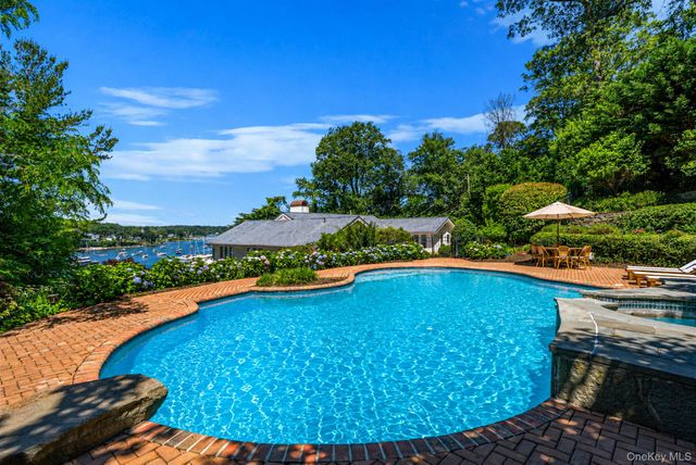 88 E Shore Road, Huntington, NY 11743