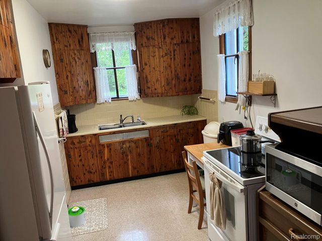 5893 Cribbins Road, Kenockee Township, MI 48006