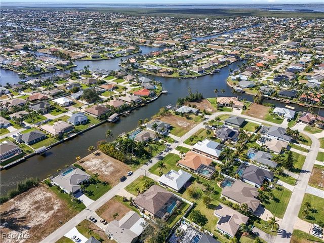 2121 SW 39th TER, Cape Coral, FL 33914
