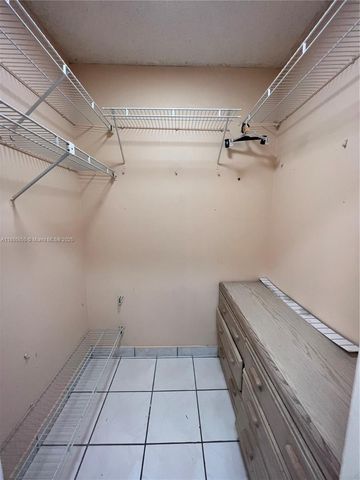 8887 Fontainebleau Blvd 302, Miami, FL 33172