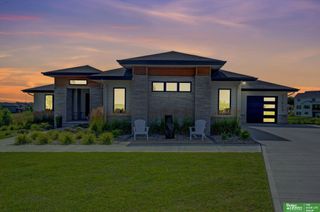 21068 Valley Circle, Elkhorn, NE 68022